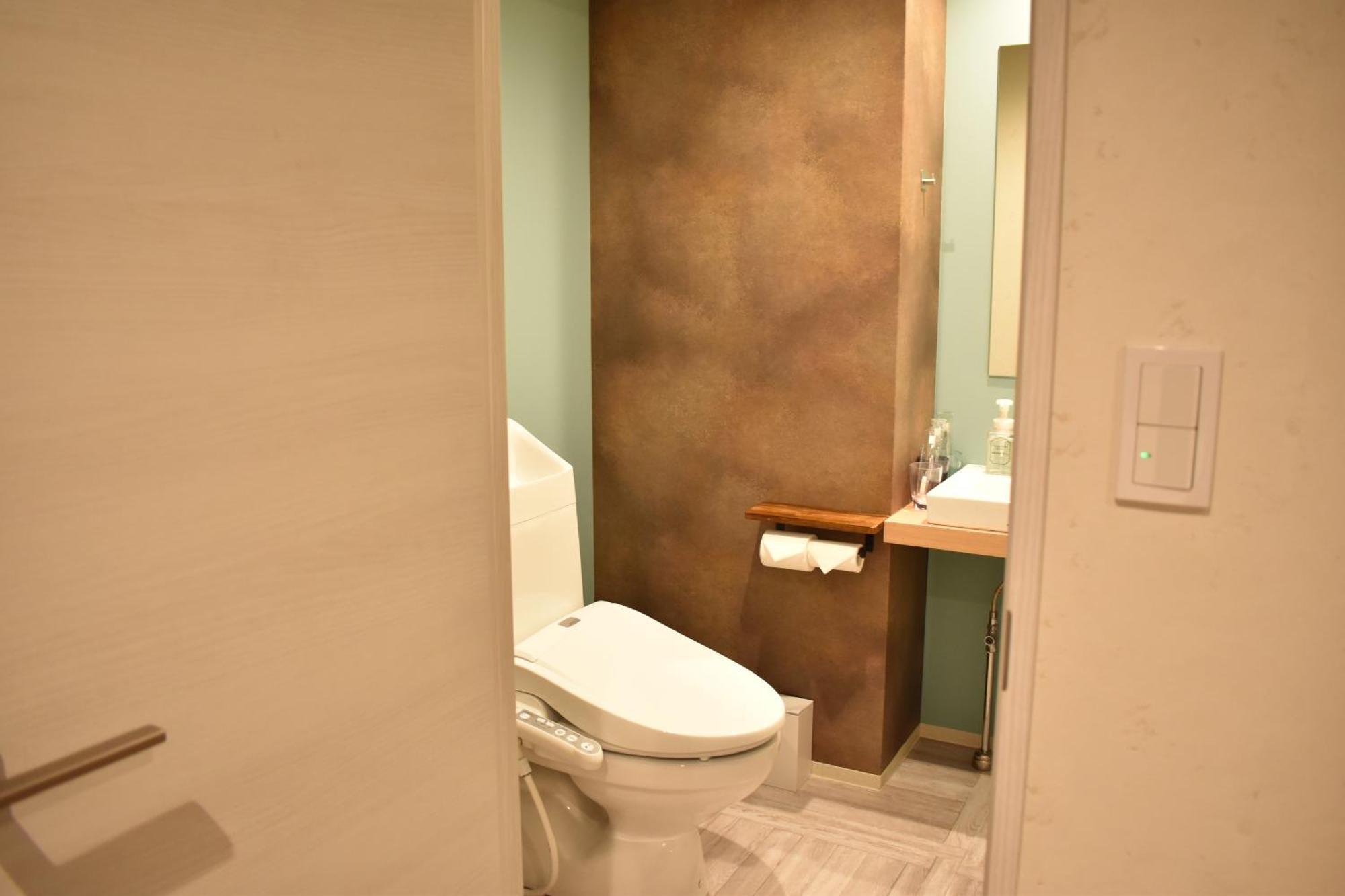 Shinsaibashi House Hotel Osaka Bagian luar foto