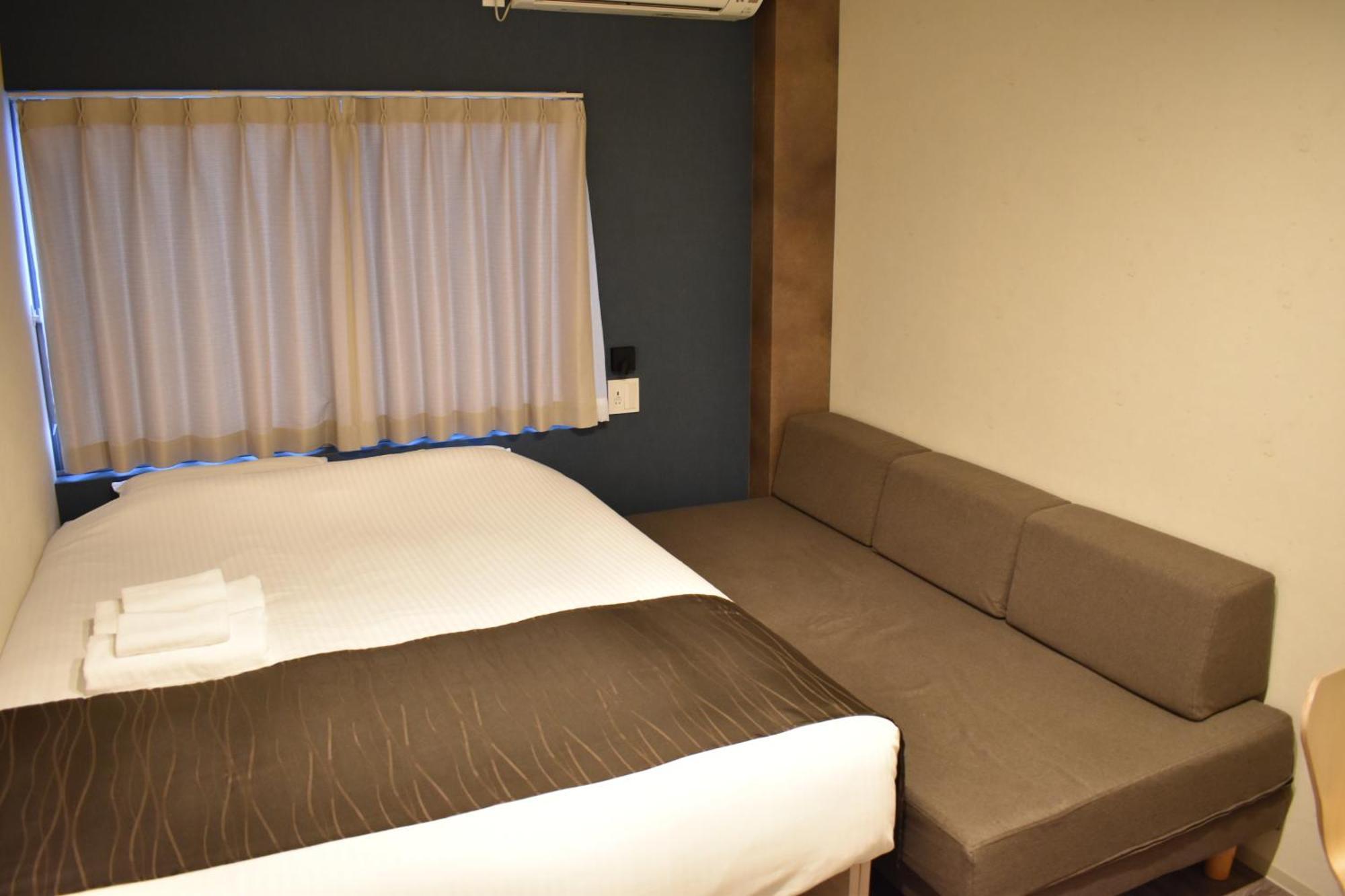Shinsaibashi House Hotel Osaka Ruang foto